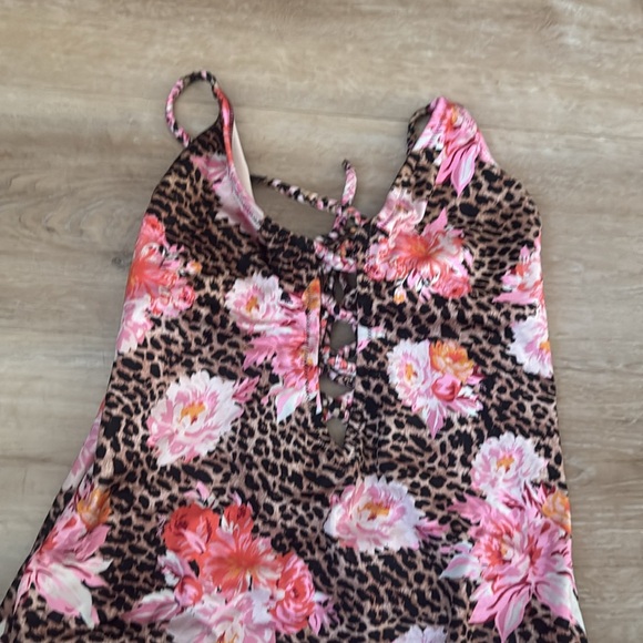 Victoria Secret one piece swim - Picture 4 of 4